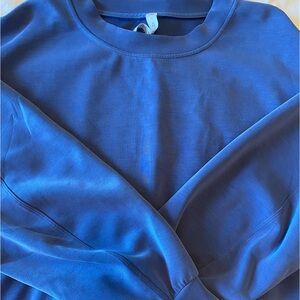 Lululemon Softstreme Oversized Cropped Crew in Waterdrop Size 12